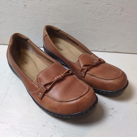 Clarks Shoes - Clarks Brown Leather Slip On Shoes Women's Size 10 M Soft Cushion Loafers